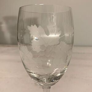 Grape vine and leaf wine glass
